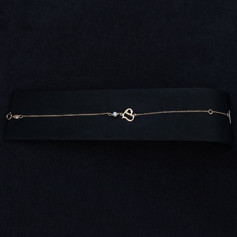 gold bracelet with heart