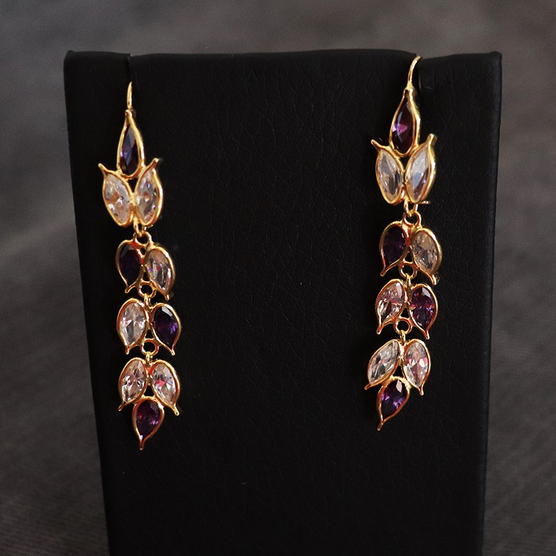 GOLD EARRINGS WITH AMETHYST
