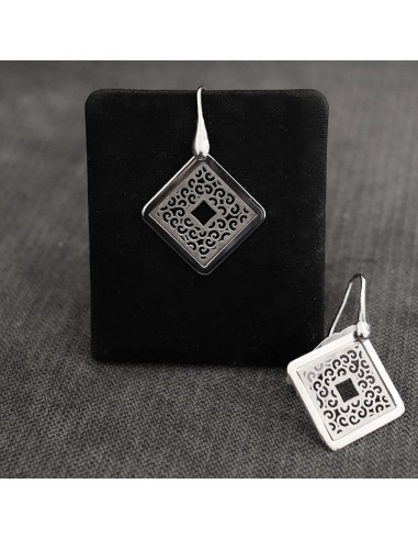 HANGING EARRINGS IN RHOMBES