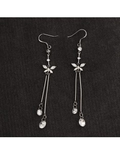 ΚΡΕΜΑΣΤΑ ΣΚΟΥΛΑΡΙΚΙΑ ΜΕ ΠΕΤΑΛΟΥΔΕΣ