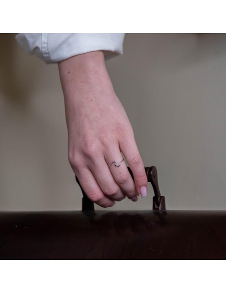 μονοπετρο δαχτυλιδι με καμπυλες και πετρα μπριγιαν