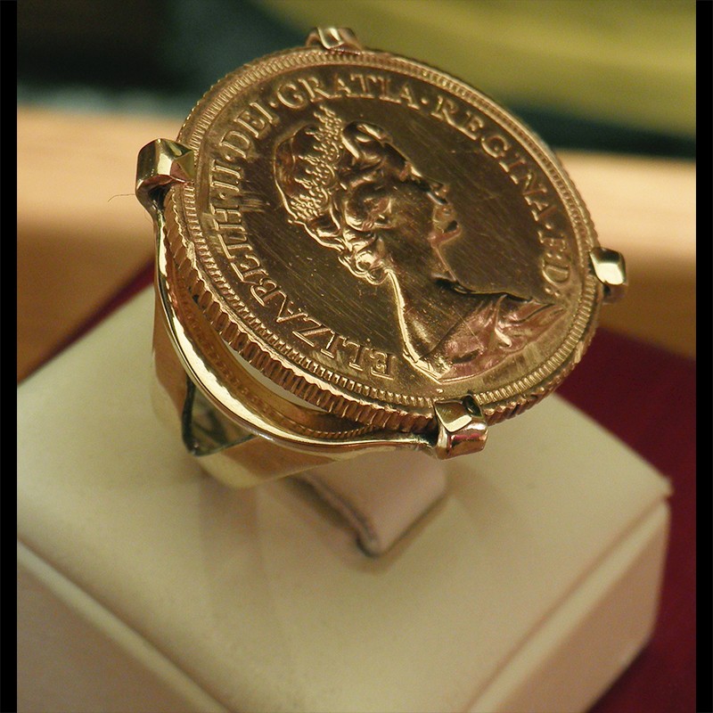 Sovereign ring gold