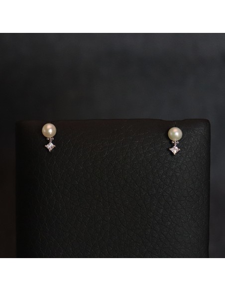 EARRINGS WITH ZIRCON AND PEARL