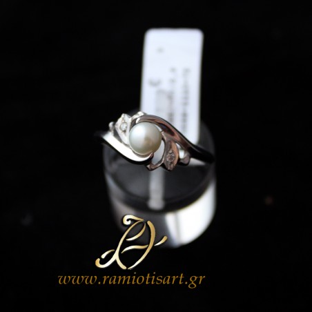 white gold ring with pearl and cubic zirconia