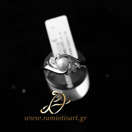 white gold ring with pearl and cubic zirconia
