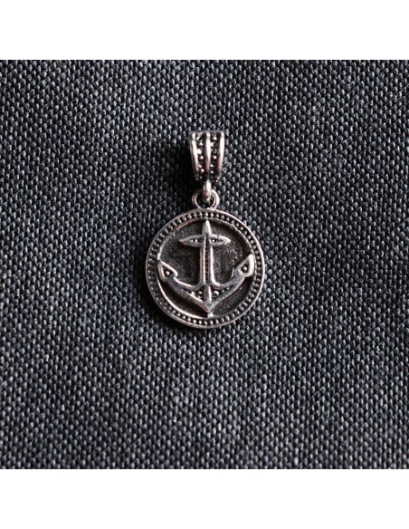 NECK PENDANT WITH ANCHOR