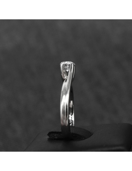 WHITE GOLD MONOSTONE WITH ZIRCON