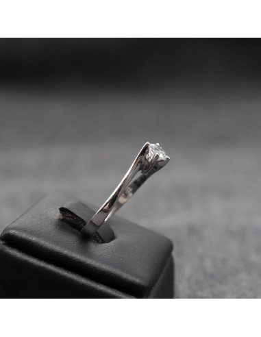 WHITE GOLD SINGLE STONE