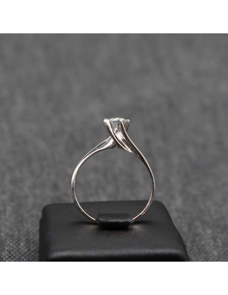 WHITE GOLD SINGLE STONE