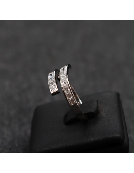 RING WITH ZIRCONIA