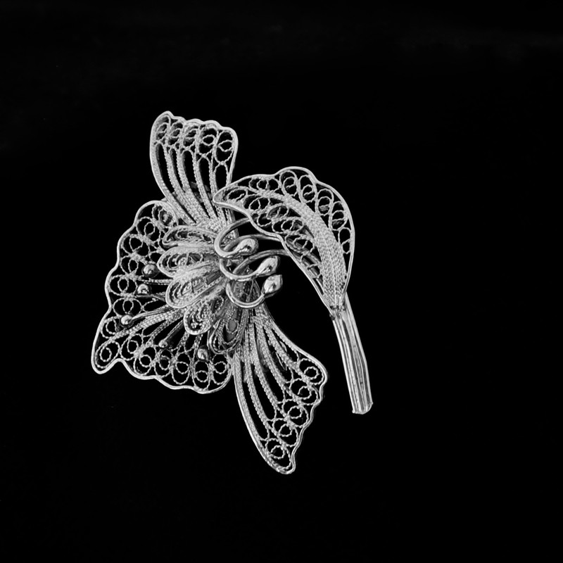 filigree flower pin in silver