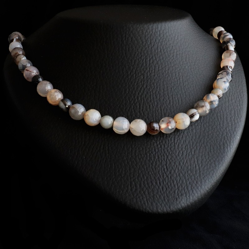 necklace with gray agate stone