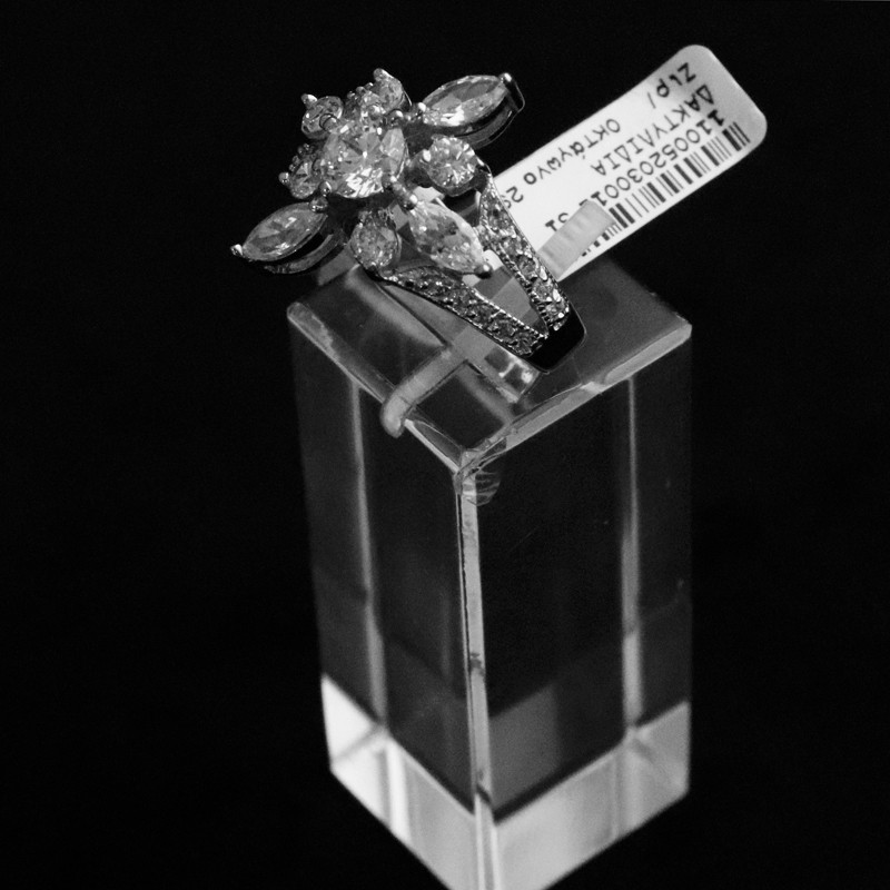 daisy-shaped jewelry set