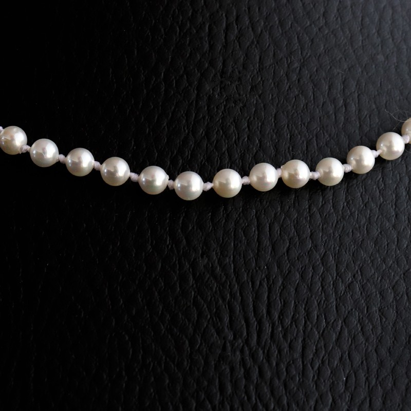 necklace with white shiny pearls
